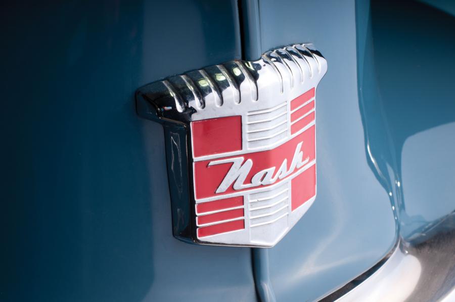 Логотип Nash Ambassador Custom Convertible 1948 года  (фото 14 из 23)